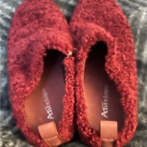 Antelope Women’s Cozy Red Slippers